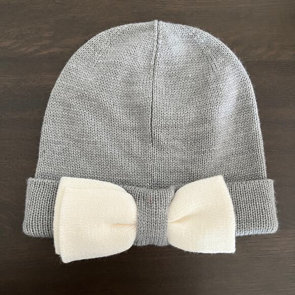 Kate Spade New York Color Block Beanie Bow Gray Off White Knit Hat - Picture 1 of 4